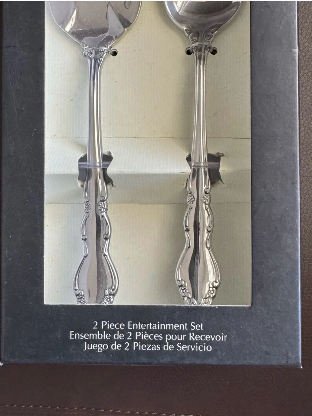 NWT Oneida Silver 2-Piece Entertainment Serving Set - Stainless